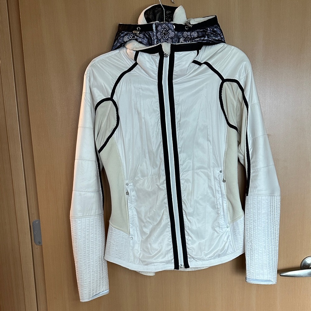 Rare Women's Lululemon White with Black Lace Fleecy Keen Hooded Jacket Size 8